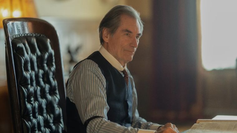 Timothy Dalton interpreta a Donald Whitfield en 1923 Timothy Dalton interpreta a Donald Whitfield en 1923