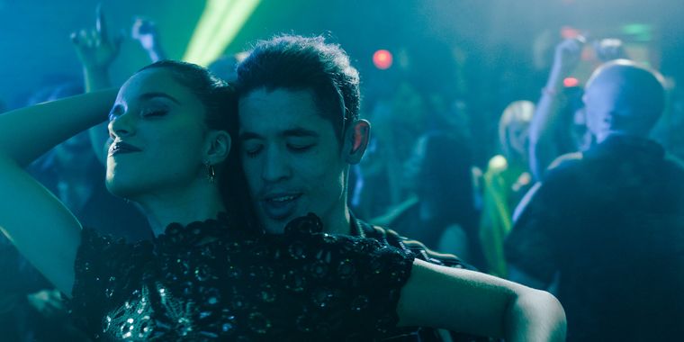 Slow Horses está basada en las novelas del escritor británico Mick Herron. Slow Horses está basada en las novelas del escritor británico Mick Herron.