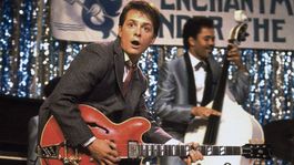 Michael J. Fox como Marty McFly en Volver al futuro
