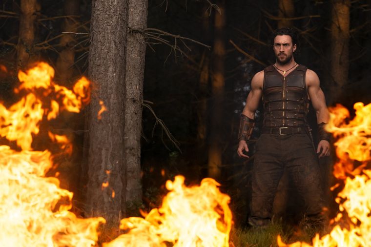 Aaron Taylor-Johnson como el cazador