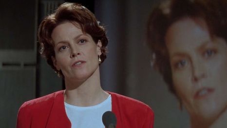 Sigourney Weaver protagoniza este aclamado thriller de los años 90