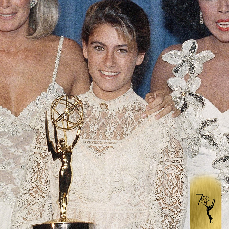 Roxana Zal, la actriz que aún mantiene el título como la más joven en ganar el Emmy Roxana Zal, la actriz que aún mantiene el título como la más joven en ganar el Emmy