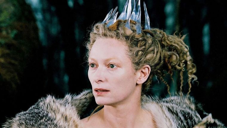 Tilda Swinton como la Bruja Blanca en la primera entrega de Las Crónicas de Narnia.