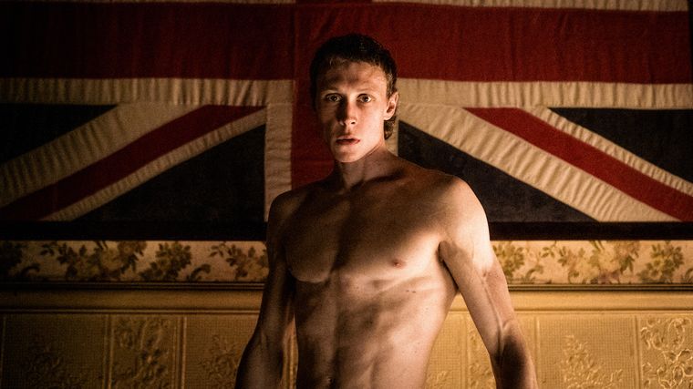 George MacKay le da vida a Ned Kelly en La verdadera historia de la banda de Kelly. George MacKay le da vida a Ned Kelly en La verdadera historia de la banda de Kelly.