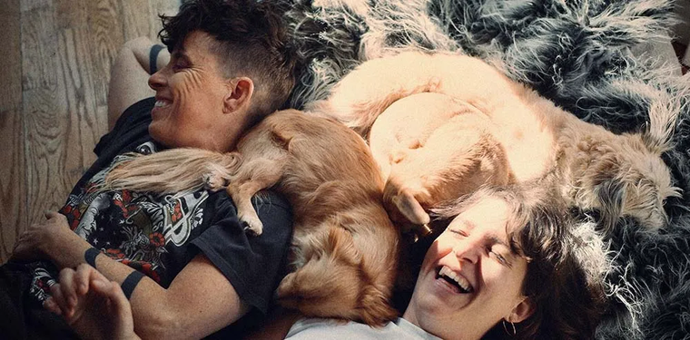 Andrea Gibson vivió para asistir al estreno del documental en Sundance.