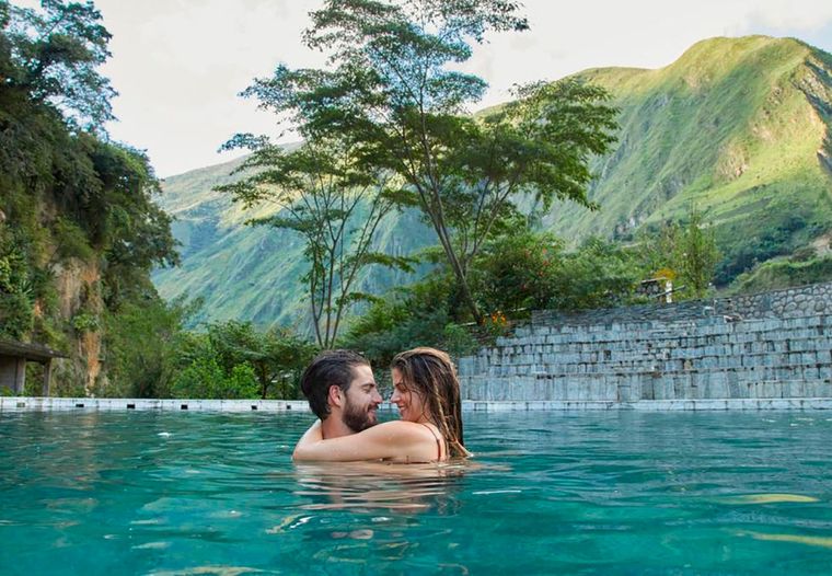 Iglesias, Cayo y el espectacular paisaje de Perú