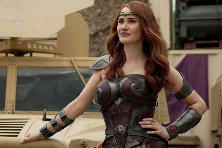 Durante las primeras tres temporadas de The Boys, Dominique McElligott dio vida a la Reina Maeve. Durante las primeras tres temporadas de The Boys, Dominique McElligott dio vida a la Reina Maeve.