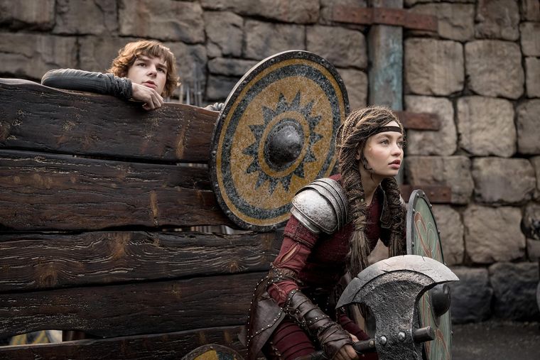 Nico Parker y Mason Thames, las versiones live action en Cómo entrenar a tu Dragón de Astrid e Hipo.