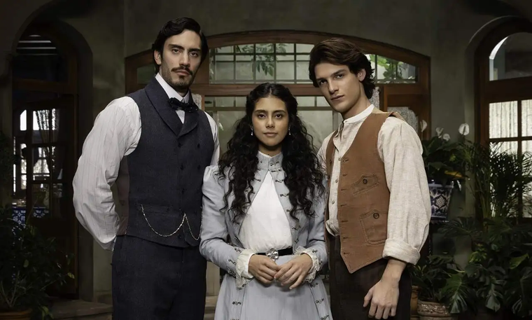 Situada en la Revolución Mexicana, Mal de amores&nbsp;se centra en una joven que cree tenerlo todo hasta que regresa al pueblo un viejo amor.