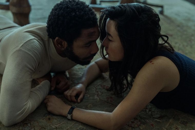 Donald Glover y Maya Erskine protagonizan Sr. y Sra. Smith