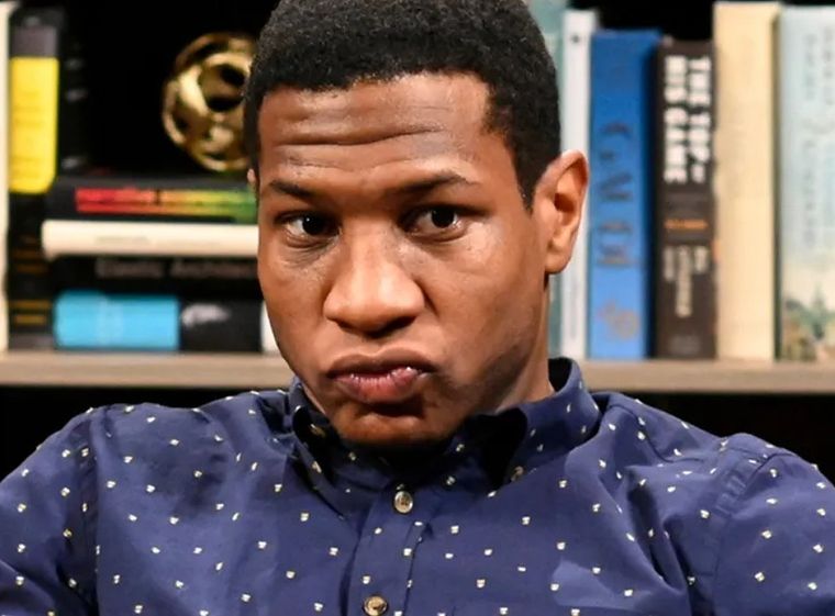 Jonathan Majors sigue sumando problemas