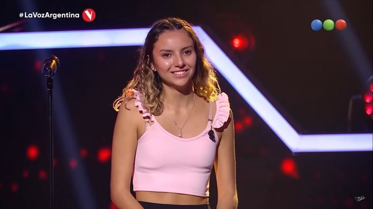 Camila la rompió y logró llamar la atención de todos los coaches.