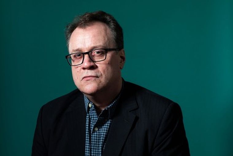 Russell T. Davies es un reconocido guionista y productor galés responsable de la vuelta de Doctor Who en 2005. Russell T. Davies es un reconocido guionista y productor galés responsable de la vuelta de Doctor Who en 2005.