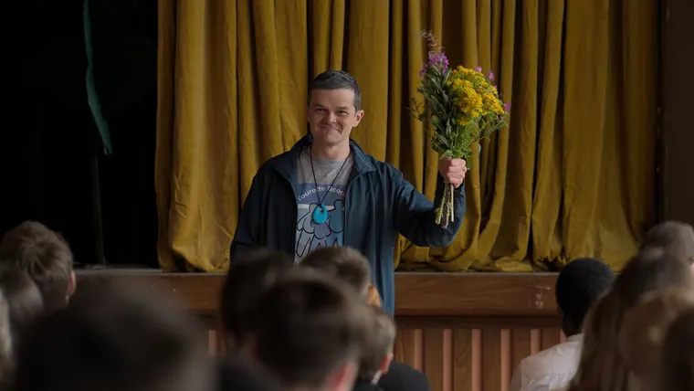 Robert Aramayo fue reconocido por su trabajo en la película I Swear de Kirk Jones. Robert Aramayo fue reconocido por su trabajo en la película I Swear de Kirk Jones.