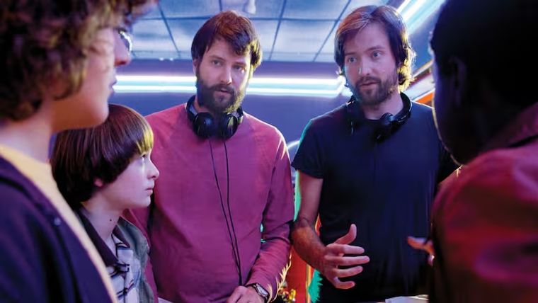 Los hermanos Duffer revelaron que Netflix pidió que modificasen el arco narrativo de Barbara y Steve para que no sea dos personajes irritantes con los que el público no pudiera compatibilizar. Los hermanos Duffer revelaron que Netflix pidió que modificasen el arco narrativo de Barbara y Steve para que no sea dos personajes irritantes con los que el público no pudiera compatibilizar.