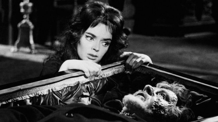 La actriz Barbara Steele protagoniza la película de terror italiano de la década de los 60. La actriz Barbara Steele protagoniza la película de terror italiano de la década de los 60.