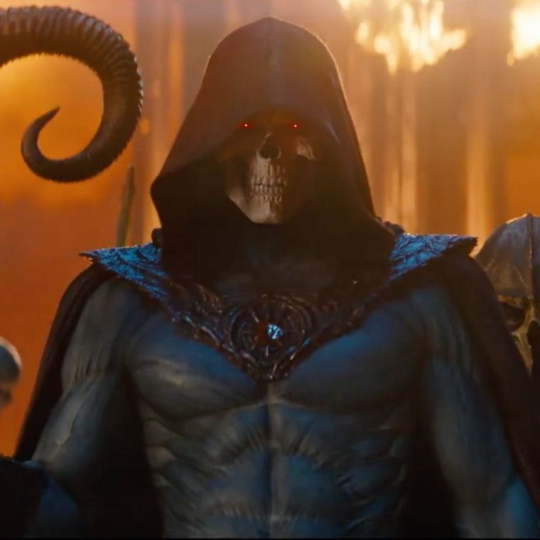 Como el rostro de Skeletor fue generado por CGI, Jared Leto solía llenar su rostro de un líquido parecido a la sangre para atemorizar a los actores mientras rodaban la cinta. Como el rostro de Skeletor fue generado por CGI, Jared Leto solía llenar su rostro de un líquido parecido a la sangre para atemorizar a los actores mientras rodaban la cinta.