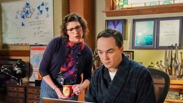 Jim Parsons y Mayim Bialik reaparecieron en el final de Young Sheldon