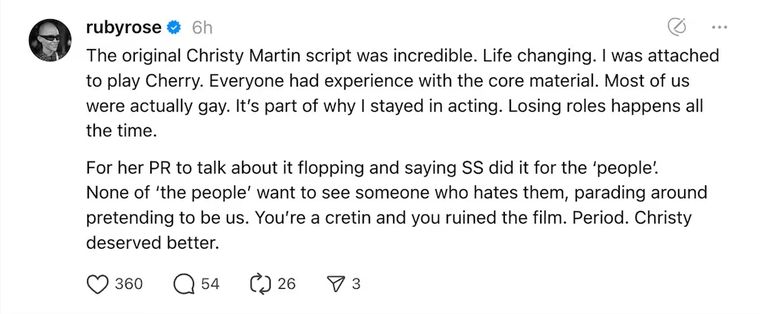 Para Ruby Rose la responsable del fracaso es Sydney Sweeney ya que fue, según aseguró, quien decidió cambiar por completo el guion, dejando fuera del proyecto a los intérpretes del colectivo LGBT. Para Ruby Rose la responsable del fracaso es Sydney Sweeney ya que fue, según aseguró, quien decidió cambiar por completo el guion, dejando fuera del proyecto a los intérpretes del colectivo LGBT.