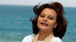 este cantante amo en secreto a rocio durcal y no pudo decirlo