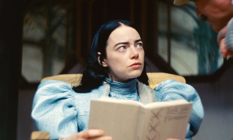 Emma Stone da vida a Bella Baxter
