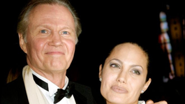 Angelina Jolie la pasó muy mal durante su infancia por culpa de su padre.