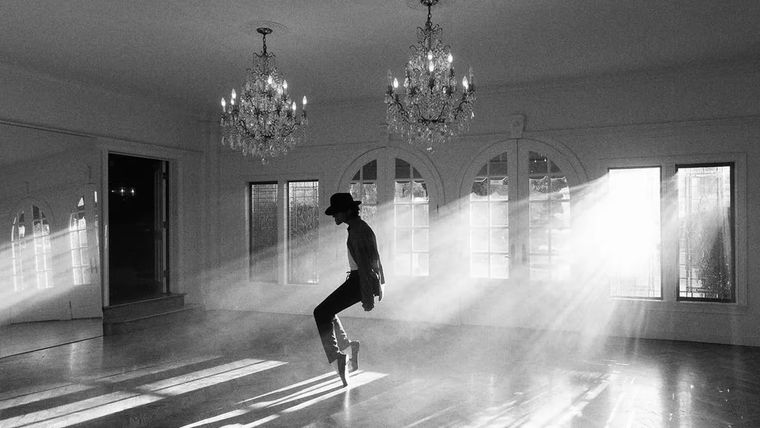 Se supo que la biopic explorará las luces y sombres del artista, aunque no hará mención a la denuncias de abuso en su contra