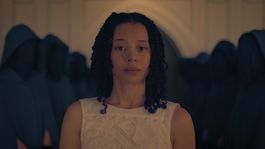 Chase Infiniti se convierte en Agnes, una de las protagonistas de la continuación de El Cuento de la Criada.