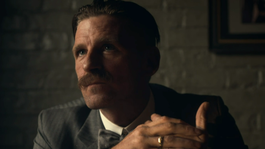 Arthur Shelby no forma parte de la película de Peaky Blinders. Arthur Shelby no forma parte de la película de Peaky Blinders.