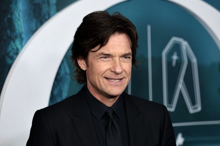 Jason Bateman es ganador de un Globo de Oro, un Premio Emmy, y dos Premios del Sindicato de Actores.
