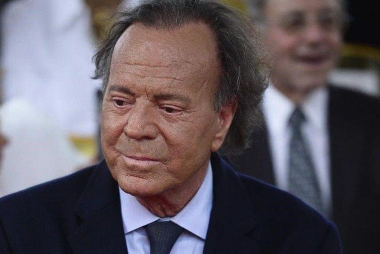 Julio Iglesias y su hijo Enrique no se hablan hace mas de 20 años.