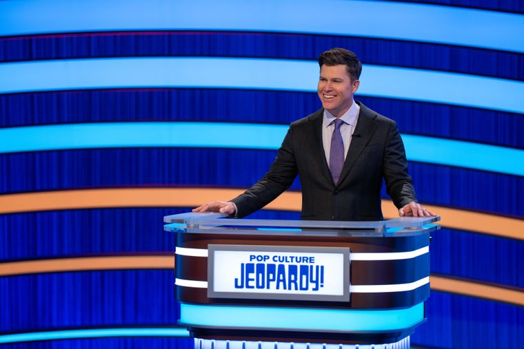 Colin Jost presenta una nueva edición de uno de los programas más famosos de preguntas y respuestas. Colin Jost presenta una nueva edición de uno de los programas más famosos de preguntas y respuestas.