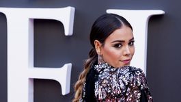 danna paola se bajo la camisa para mostrar un tatuaje oculto danna paola se bajo la camisa para mostrar un tatuaje oculto
