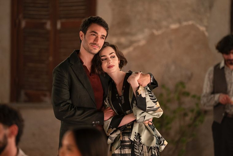 Lily Collins vuelve con nuevos episodios de Emily in Paris.&nbsp;