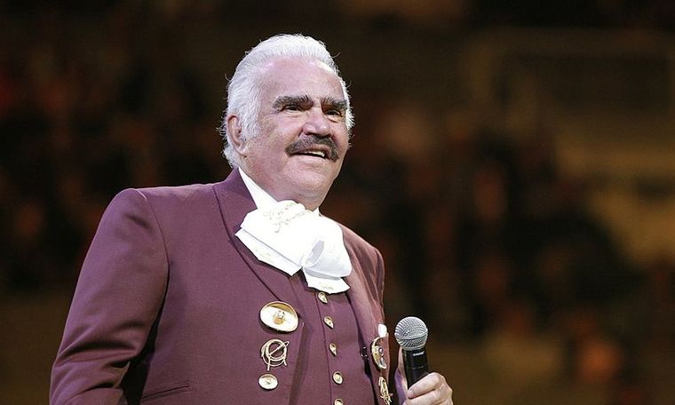 Vicente Fernández lleva 2 meses internado.