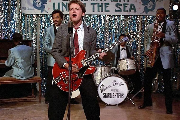 La Gibson ES-345 Cherry Red fue considerada por el creador y guionista de la trilogía, Bob Gale, como La Gibson ES-345 Cherry Red fue considerada por el creador y guionista de la trilogía, Bob Gale, como