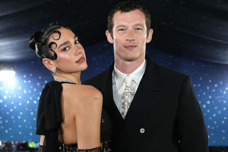 ¡Dua Lipa y Callum Turner comprometidos!