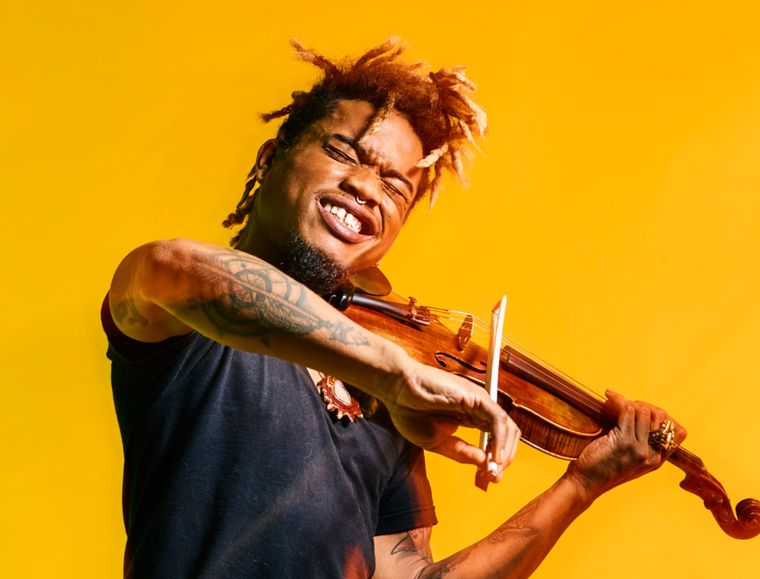 Brian King Joseph es un reconocido violinista eléctrico, productor y compositor, a quien sus fans suelen llamar Brian King Joseph es un reconocido violinista eléctrico, productor y compositor, a quien sus fans suelen llamar