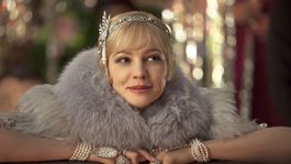 Carey Mulligan interpreta a Daisy Buchanan en la adaptación de 2013 del clásico de F. Scott Fitzgerald, El Gran Gatsby. Carey Mulligan interpreta a Daisy Buchanan en la adaptación de 2013 del clásico de F. Scott Fitzgerald, El Gran Gatsby.