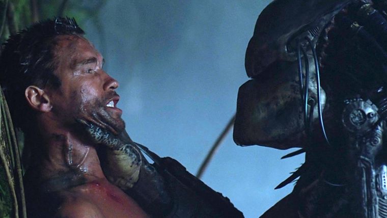 Arnold Schwarzenegger enfrentando al Jungle Hunter en Depredador (1987)