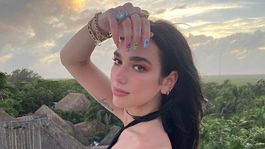 dua lipa derritio las redes con una impactante foto de espaldas dua lipa derritio las redes con una impactante foto de espaldas