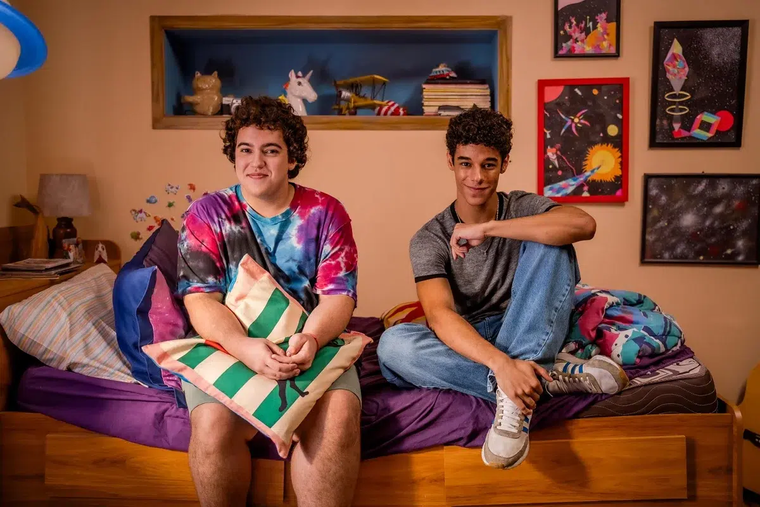 Miguel Lallo y Diego Lira son los protagonistas de Quince días, una película romántica brasileña.