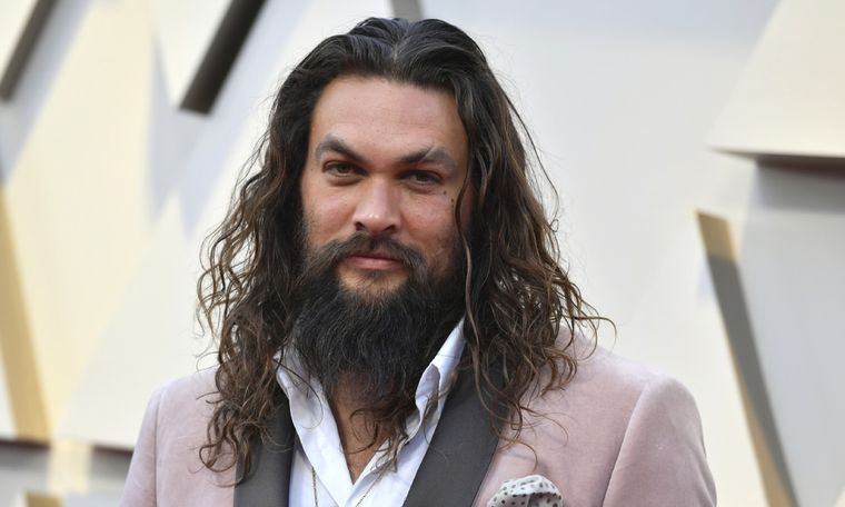Jason Momoa fue visto saltando entre el público de un recital de Metallica