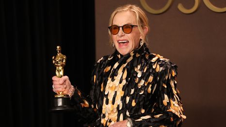 Amy Madigan posa con su premio Oscar. Amy Madigan posa con su premio Oscar.
