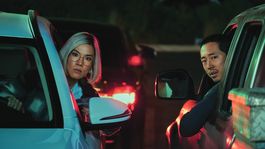 Protagonizada por Steven Yeun y Ali Wong, la serie se centra en dos desconocidos cuyas vidas se cruzan tras un incidente de tránsito que cambiará sus vidas para siempre
