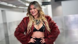 karol g se levanto la remera, se filmo de atras y conquisto a todos