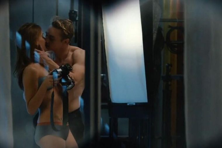 Los voyeurs es una película subida de tono que se estrenó en el 2021 y tiene una duración de 122 minutos