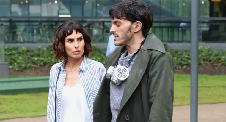 Estrenada en 2019, El hubiera si existe sigue a Elisa, una joven que se cruza con su yo del futuro y que le habla del 2020