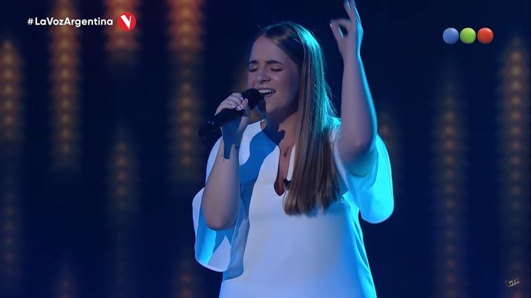 Candelaria se animo a una canción de Whitney y triunfó