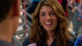 Shenae Grimes fue una estrella juvenil en los 2000 Shenae Grimes fue una estrella juvenil en los 2000
